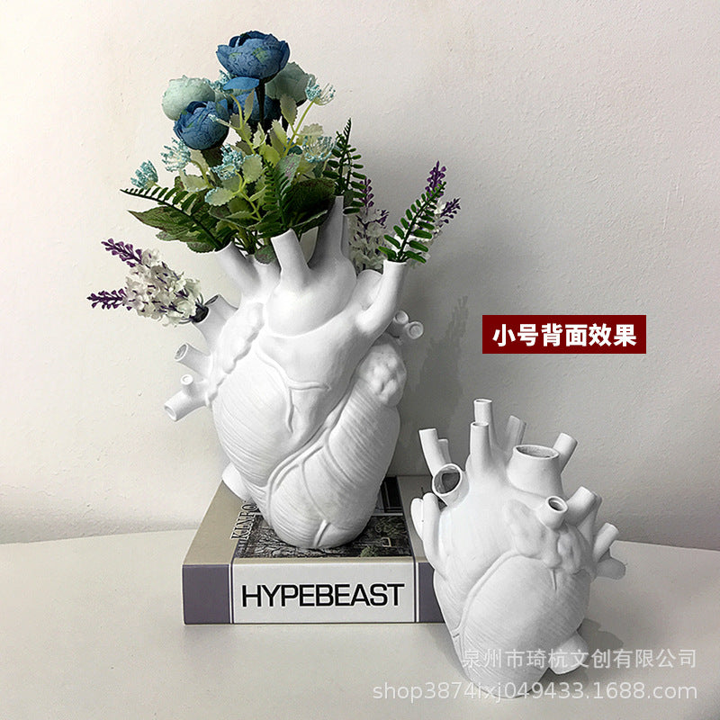 HeartVaseアート™|モダン心臓型レジン花瓶 オブジェ風アートベース