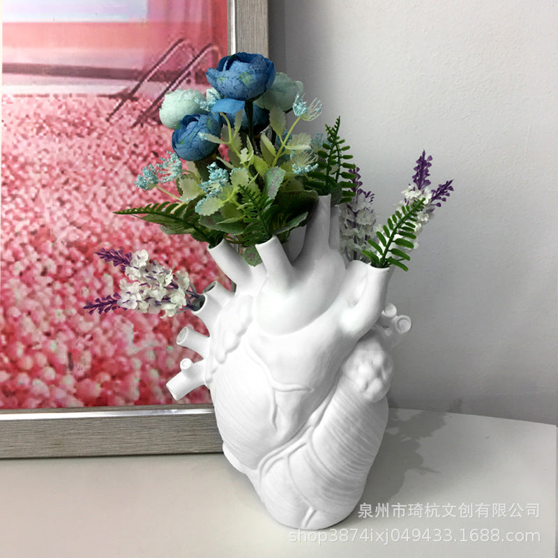 HeartVaseアート™|モダン心臓型レジン花瓶 オブジェ風アートベース